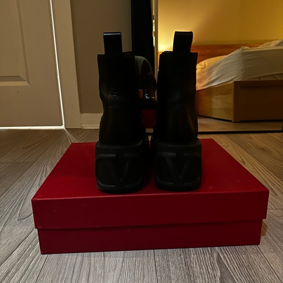 Valentino V logo platform boots - Picture 10 of 13